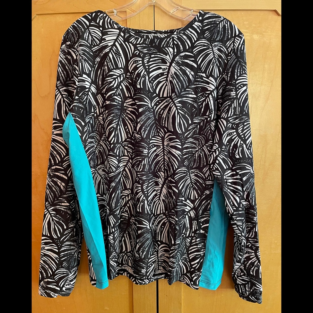 UVSKINZ Women Rash Guard Large BRAND NEW!!!